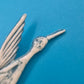 Vintage Vogel Brosche – Filigranes Design in Cremeweiß und Silber-Optik
