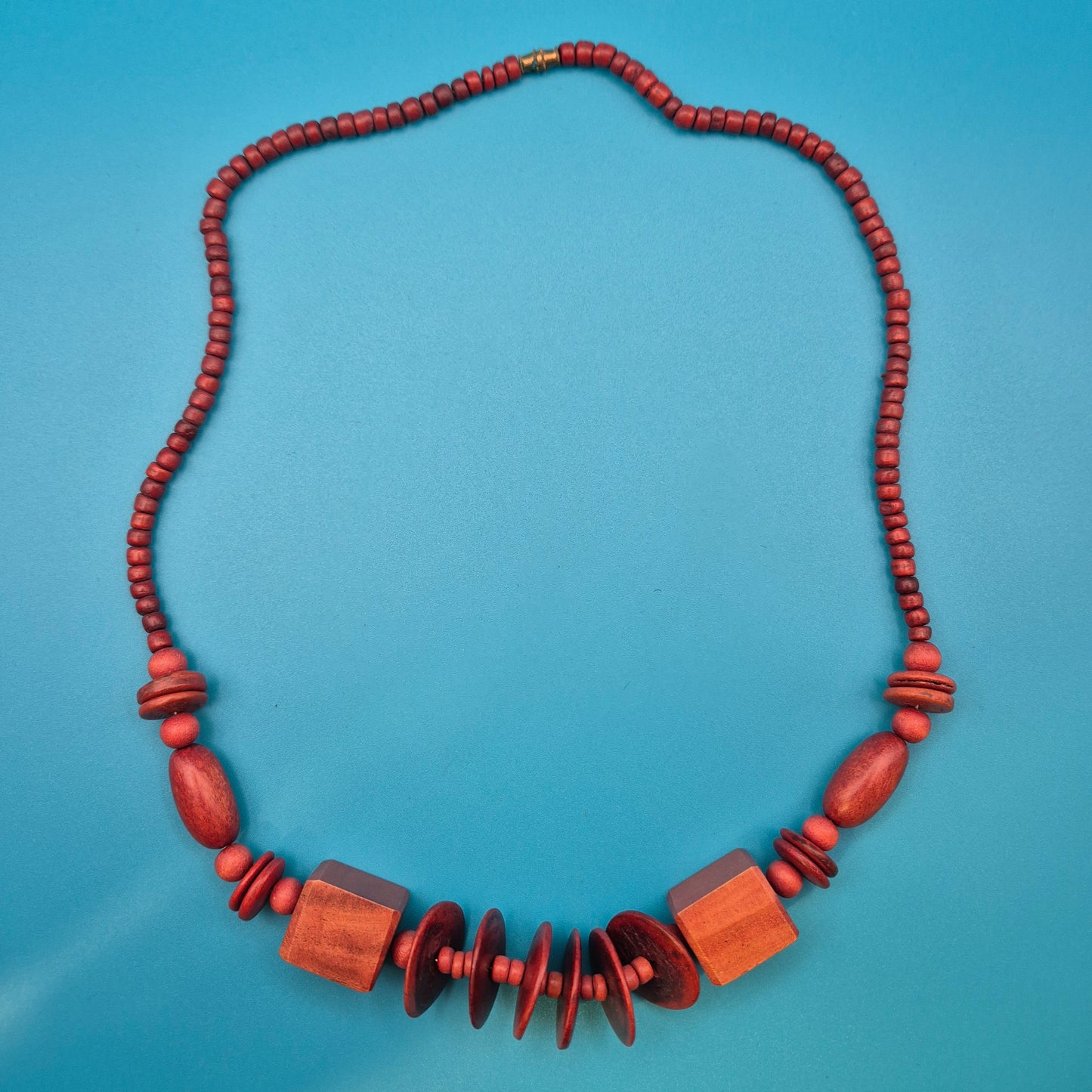 Vintage Holz-Statement-Kette mit geometrischen Akzenten