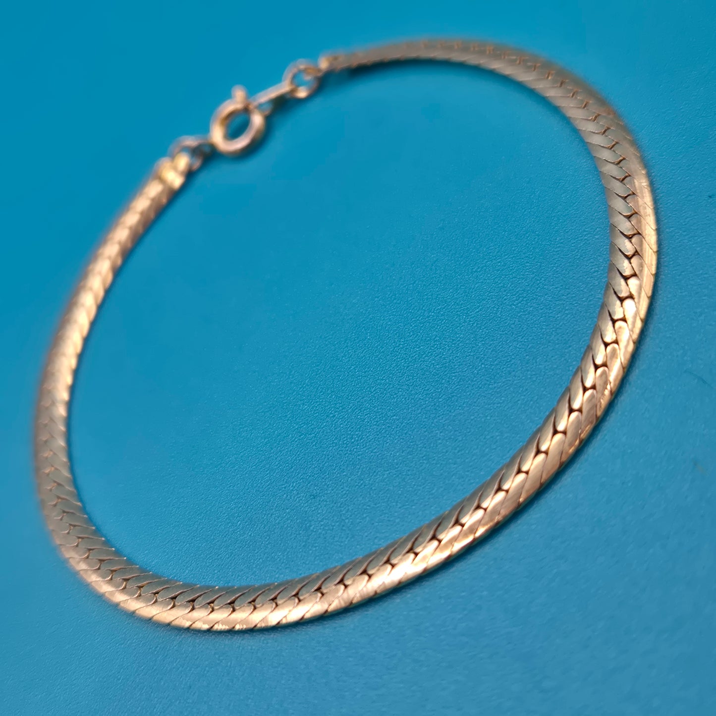 Elegantes Vintage Schlangenketten-Armband in Goldoptik