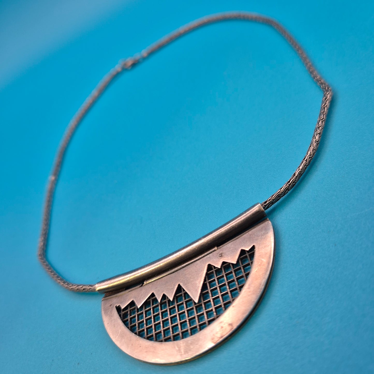 Vintage Statement-Kette mit architektonischem Halbmond-Anhänger