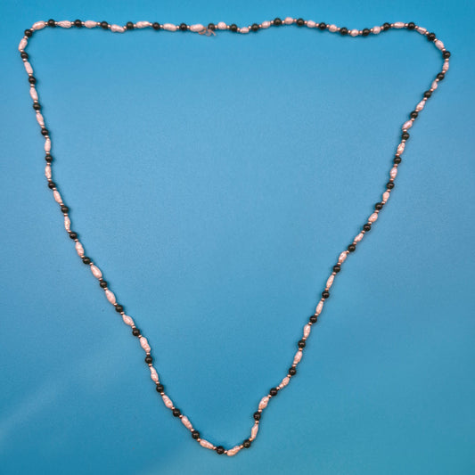 Vintage Kette mit Süßwasserperlen und dunklen Schmucksteinen