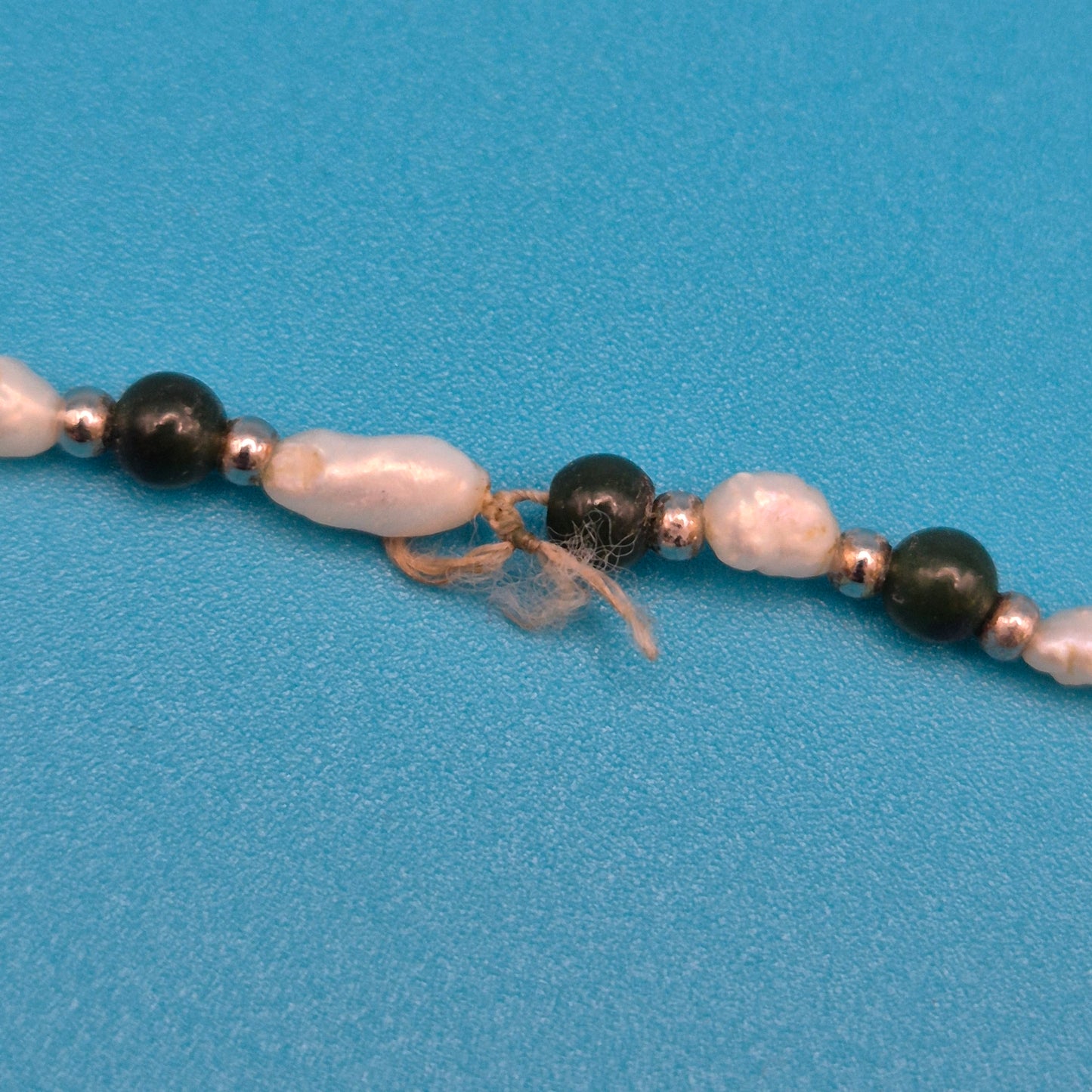 Vintage Kette mit Süßwasserperlen und dunklen Schmucksteinen