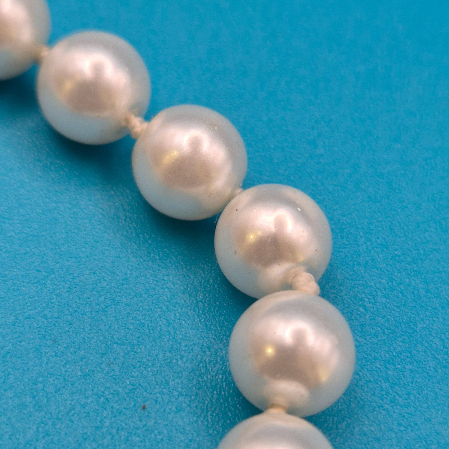 Vintage Perlenarmband mit Herz-Charms und Kristallanhänger
