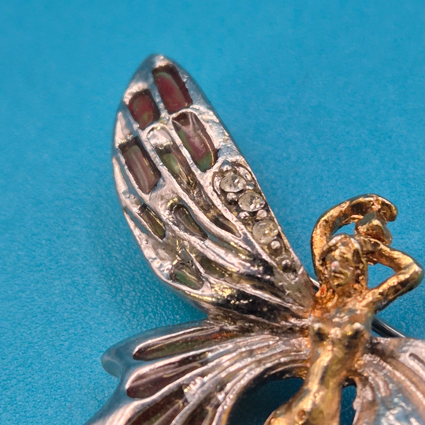Vintage Fee Brosche mit Strasssteinen und goldfarbenen Akzenten