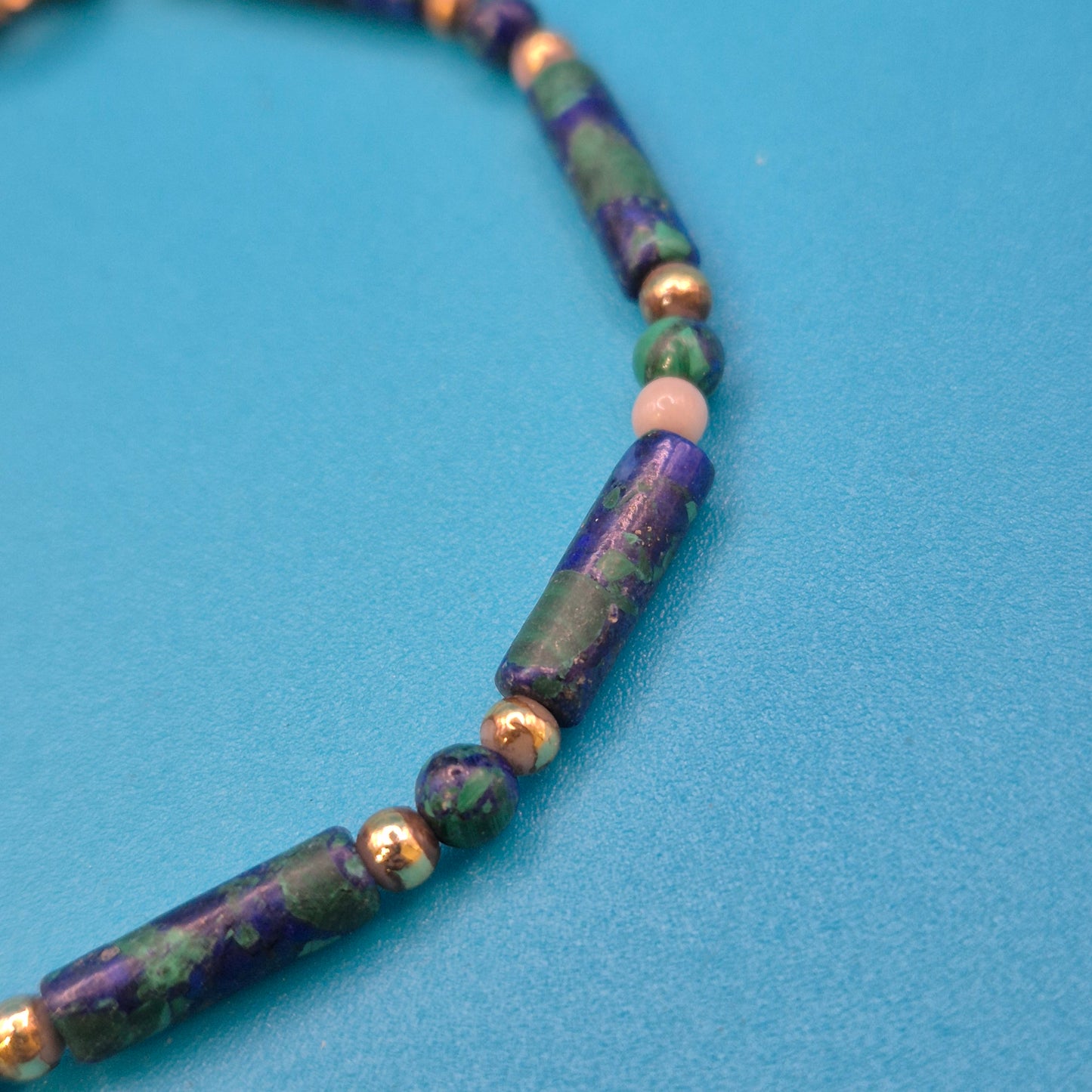 Vintage Azurit-Malachit Perlenarmband mit Goldakzenten