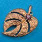 Vintage Blatt-Brosche Goldfarben mit violettem Zirkonia Kristall