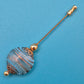 Vintage Hutnadel mit kunstvoll gemusterter Glasperle & Gold-Finish