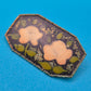 Vintage Emaille-Brosche mit Blumenmotiv in Goldton