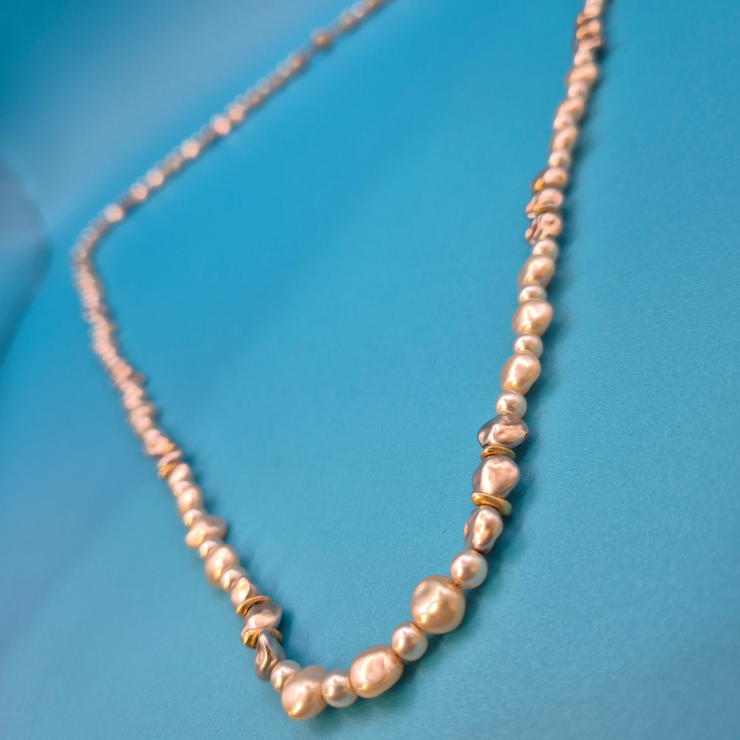 Vintage Barockperlenkette mit goldenen Akzenten