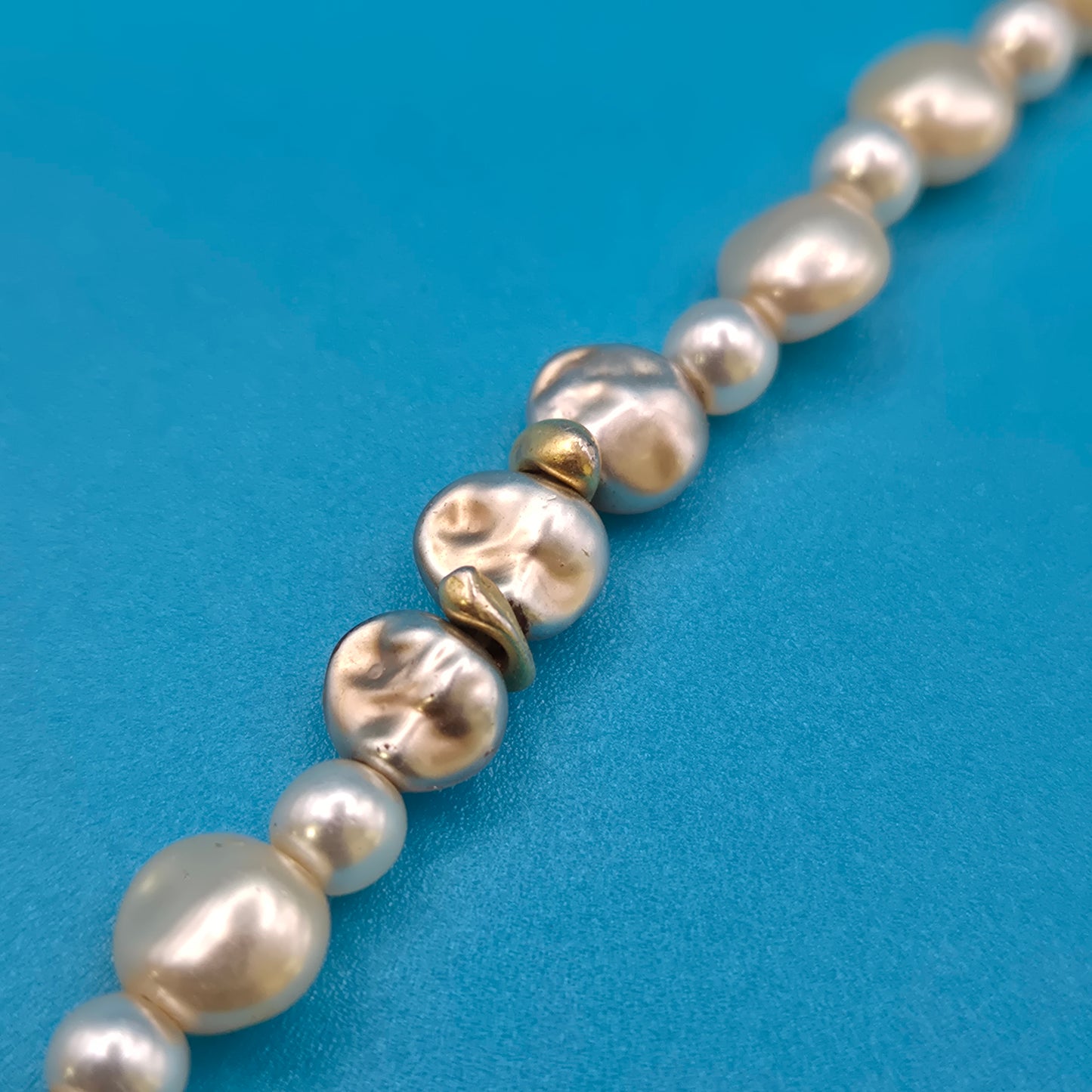 Vintage Barockperlenkette mit goldenen Akzenten