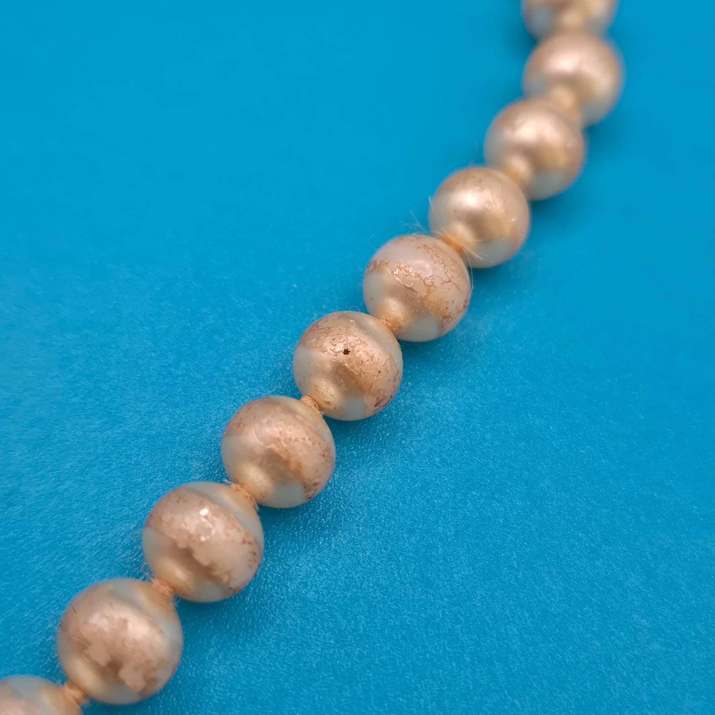 Elegante Vintage Perlenkette mit kunstvoller Schließe – Klassischer Chic