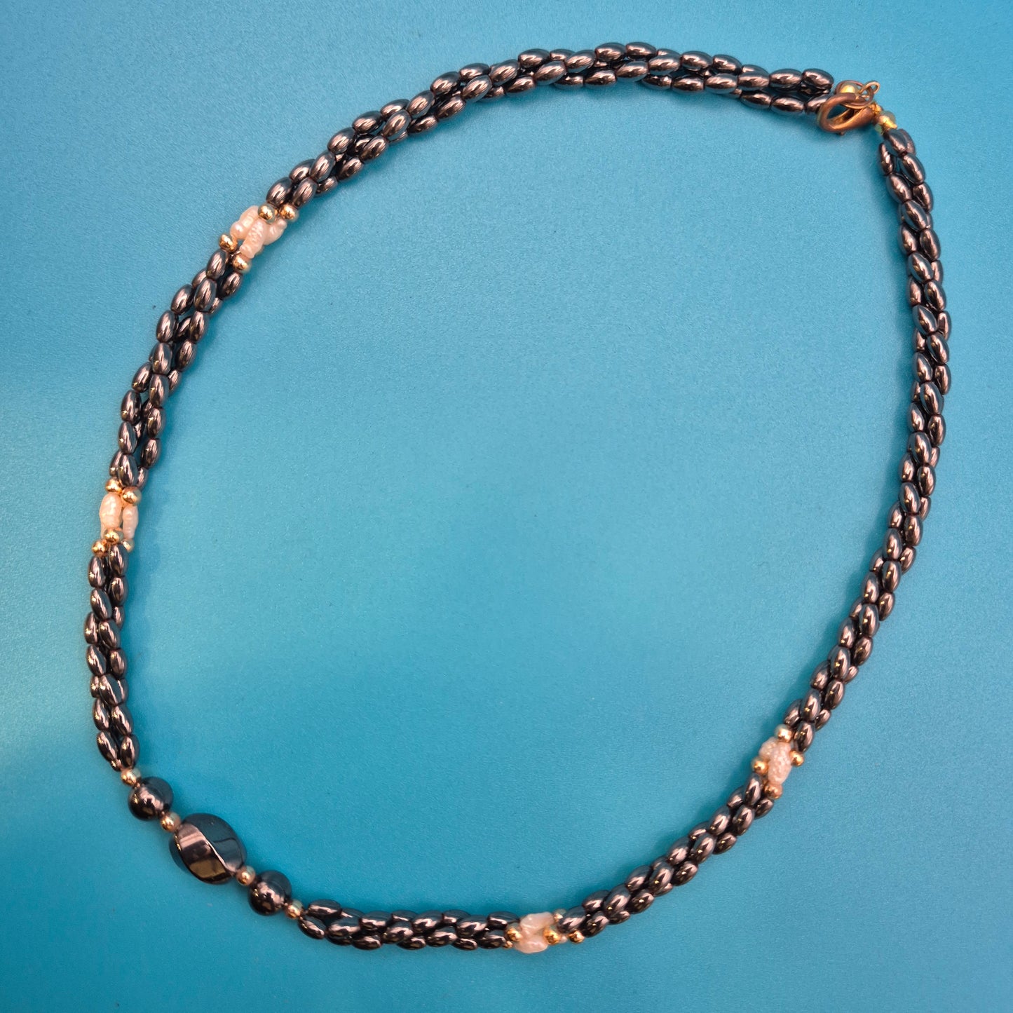 Elegante Vintage-Kette mit Hämatit-Perlen und Naturperlen-Akzenten