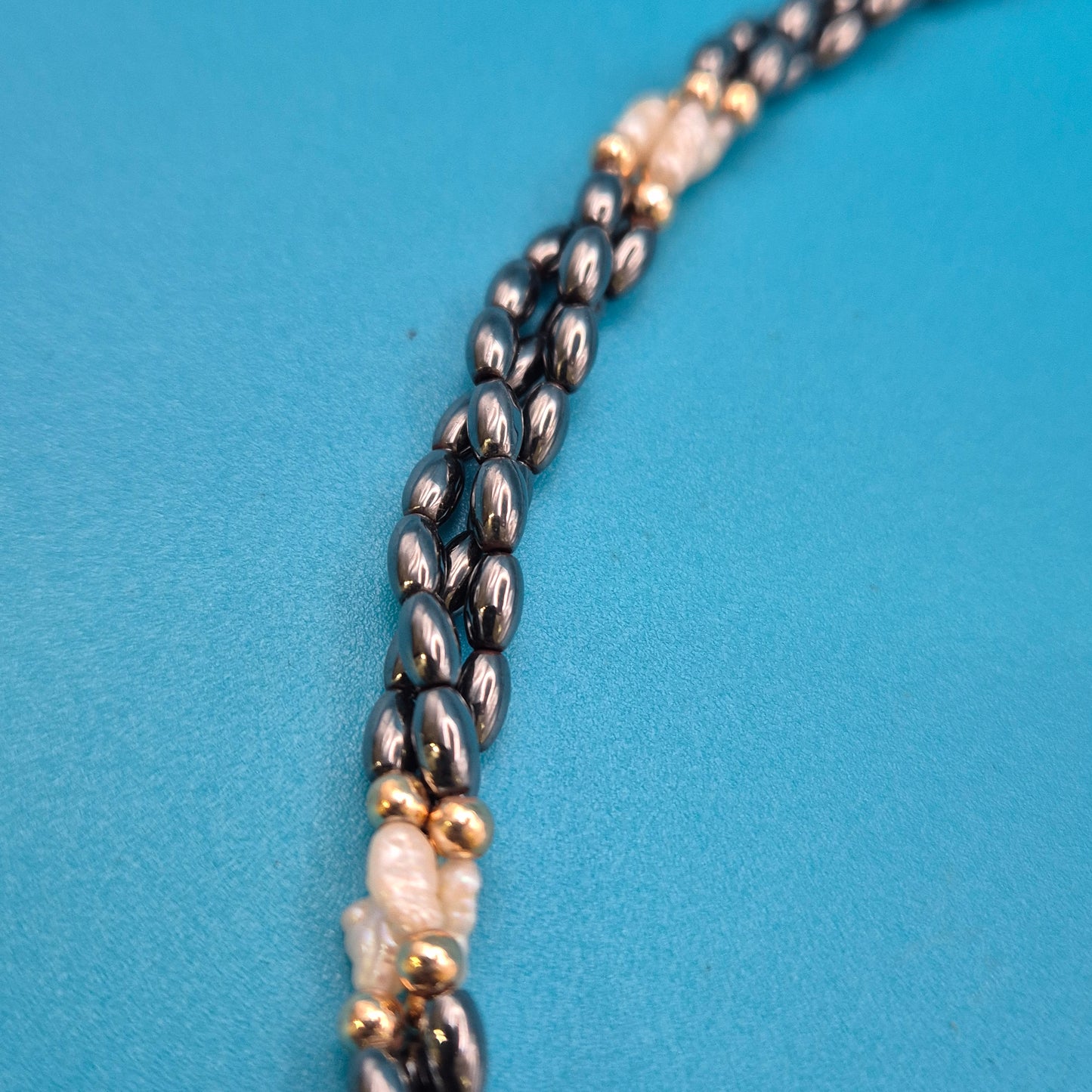 Elegante Vintage-Kette mit Hämatit-Perlen und Naturperlen-Akzenten