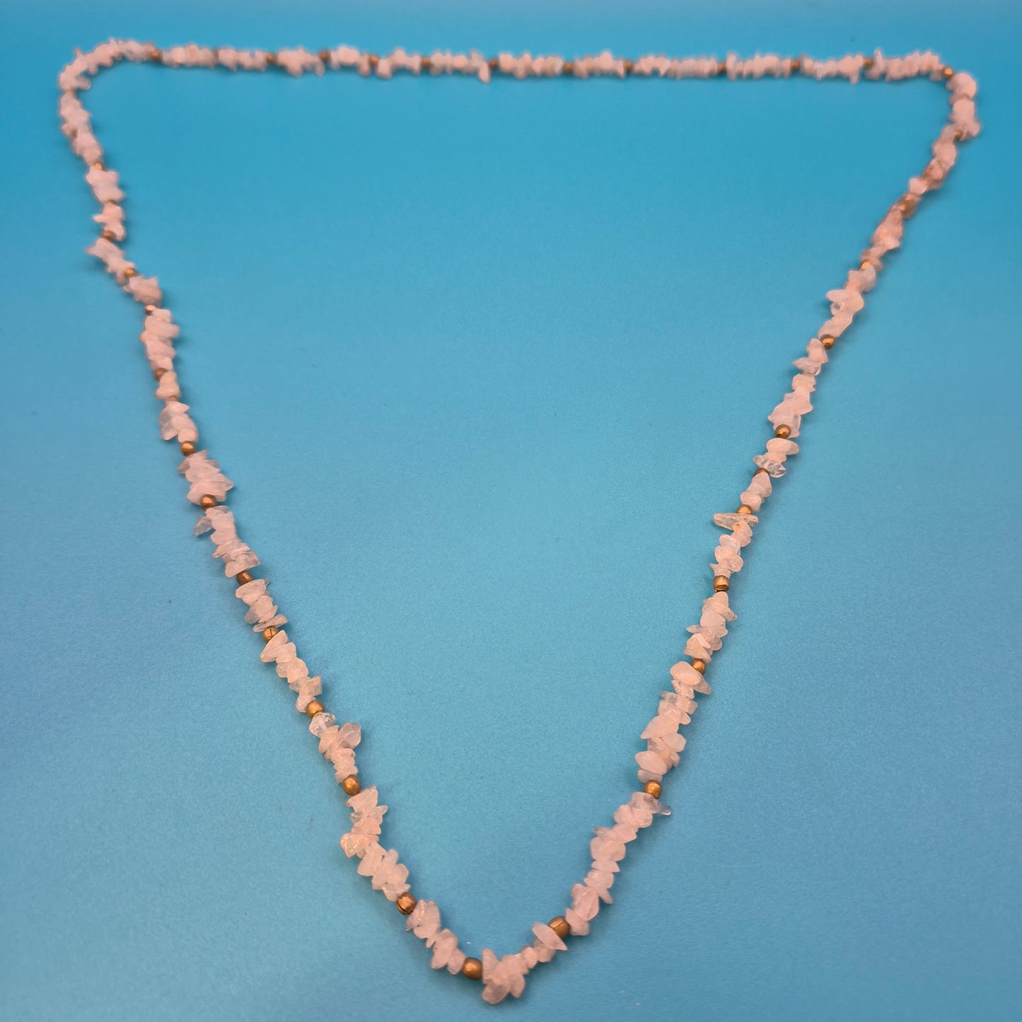 Vintage Rosenquarz Chip-Kette mit goldenen Akzenten