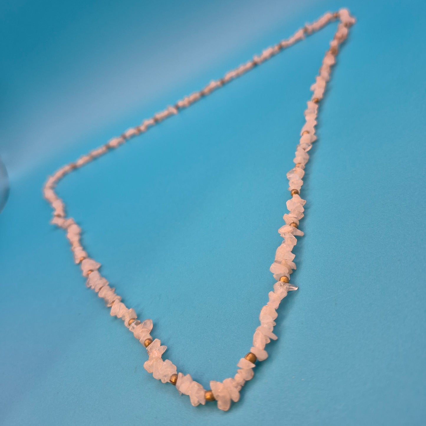 Vintage Rosenquarz Chip-Kette mit goldenen Akzenten