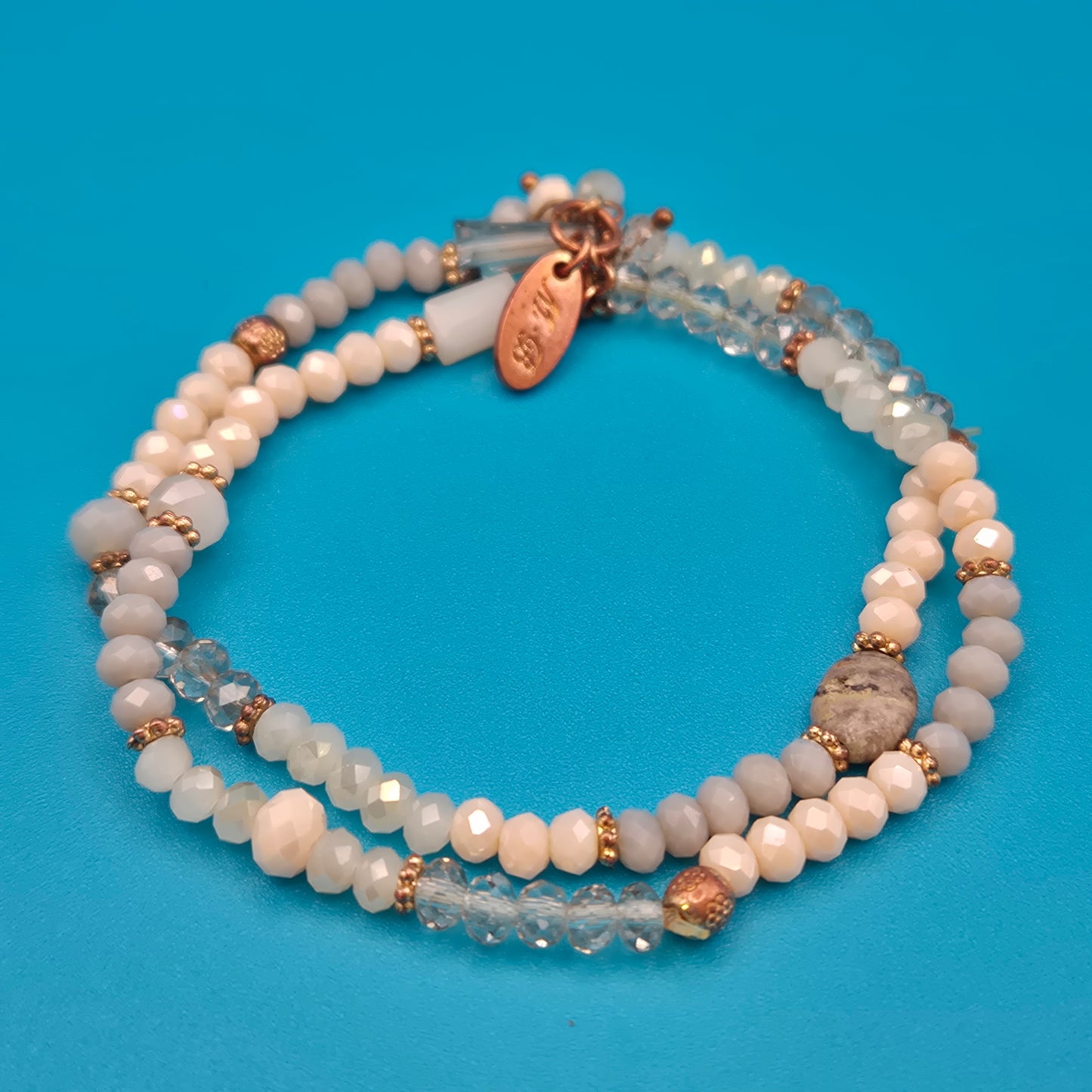 Boho-Chic Wickelarmband mit Naturstein-Akzenten und Perlen