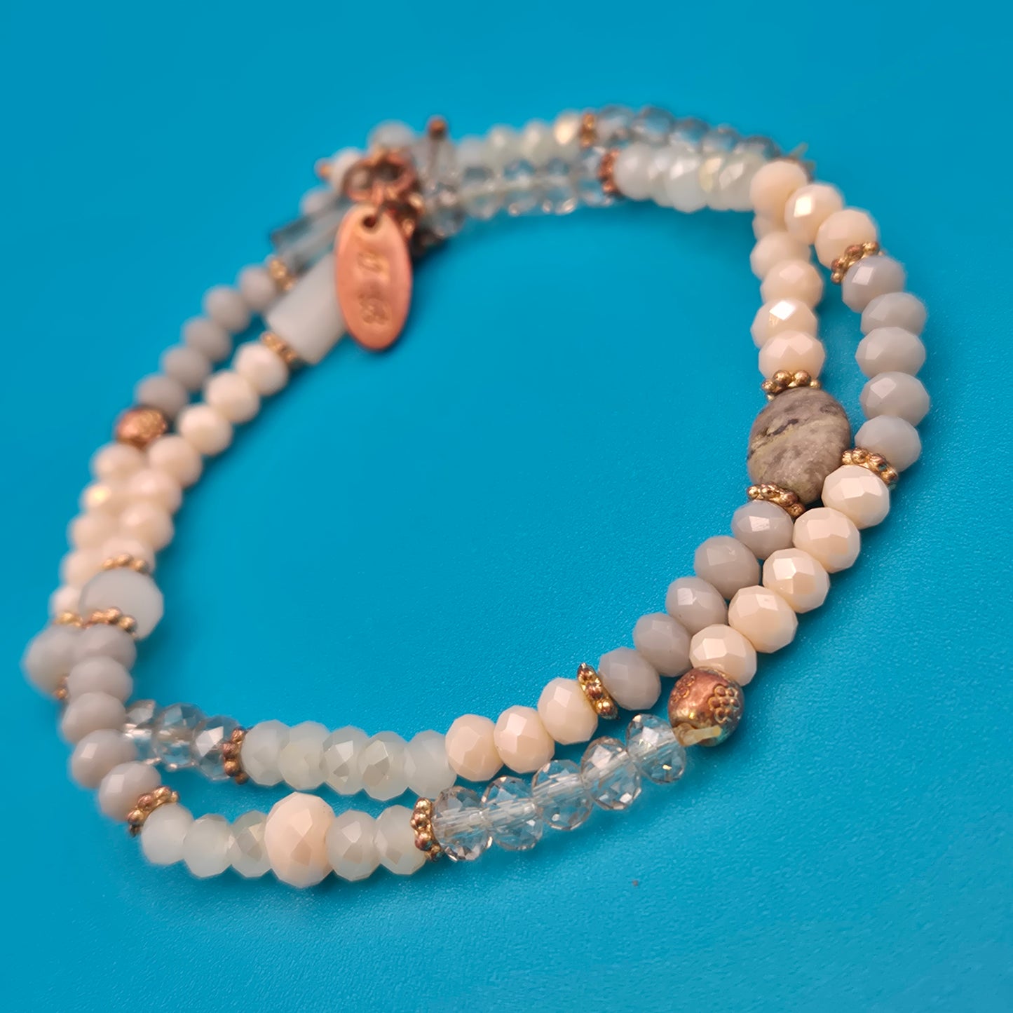 Boho-Chic Wickelarmband mit Naturstein-Akzenten und Perlen