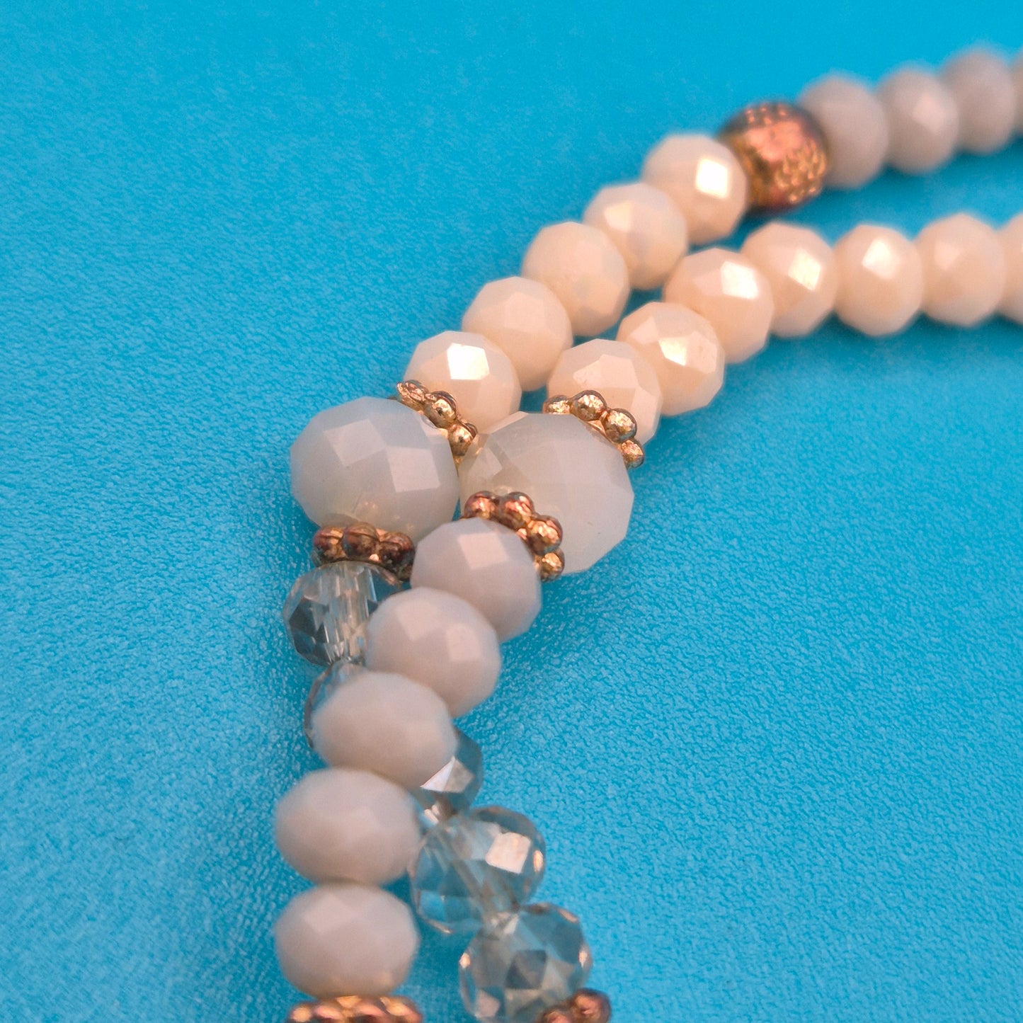 Boho-Chic Wickelarmband mit Naturstein-Akzenten und Perlen