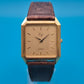 Elegante Vintage EM Quartz Armbanduhr mit Struktur-Zifferblatt Goldfarben