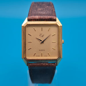 Elegante Vintage EM Quartz Armbanduhr mit Struktur-Zifferblatt Goldfarben