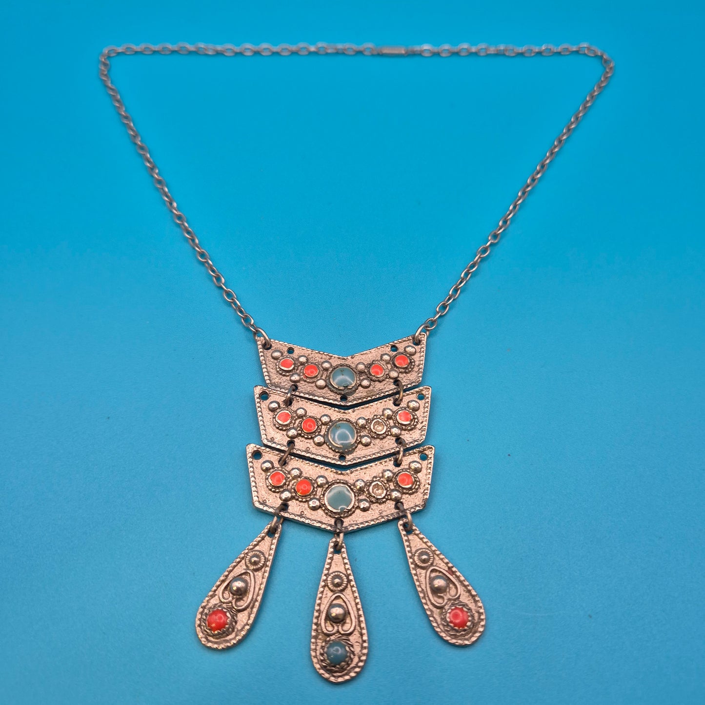 Vintage Statement-Kette im Ethno-Stil mit Korallen- und Türkis-Akzenten