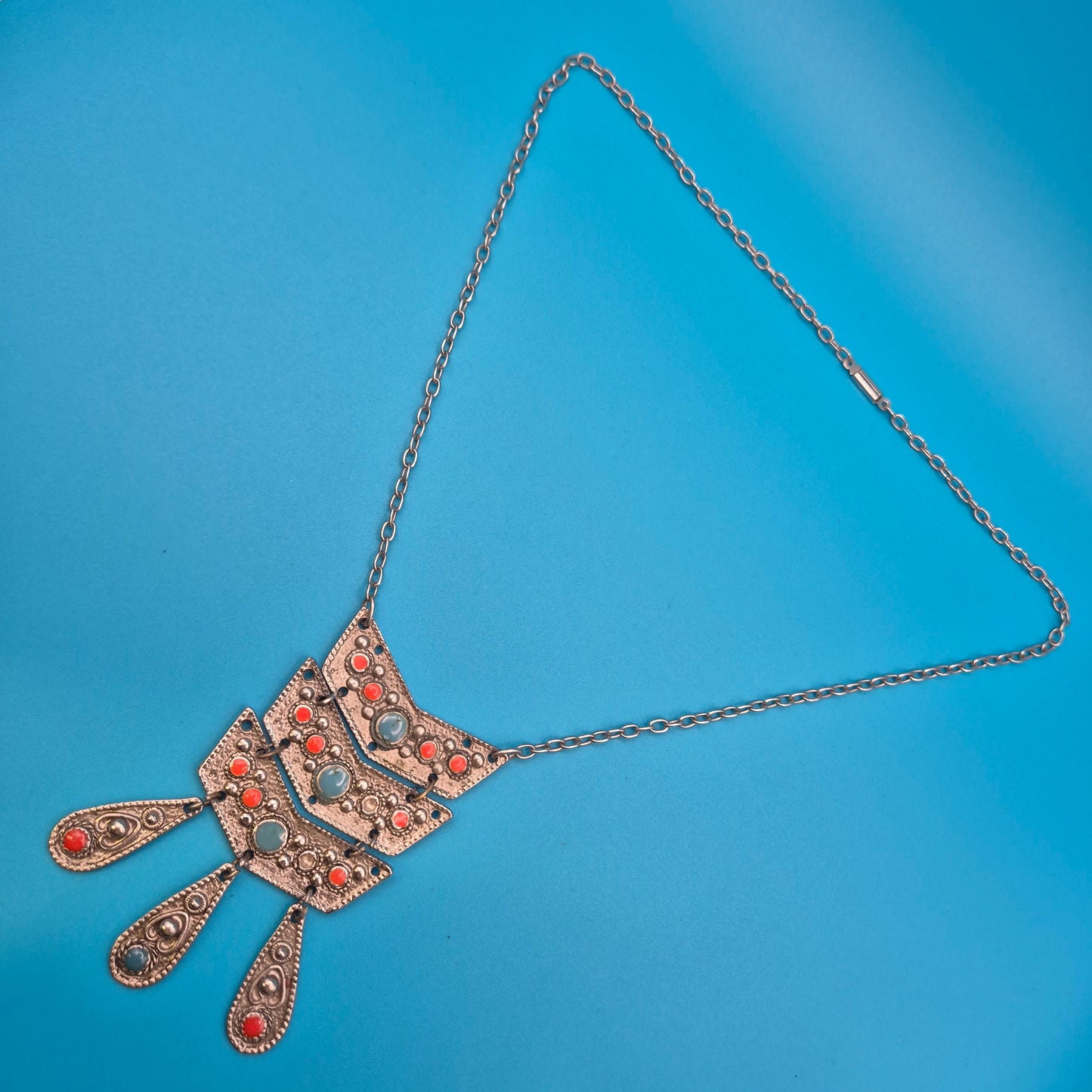 Vintage Statement-Kette im Ethno-Stil mit Korallen- und Türkis-Akzenten