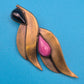 Vintage Statement-Brosche in Messing mit rosa und schwarzem Cabochon-Stein