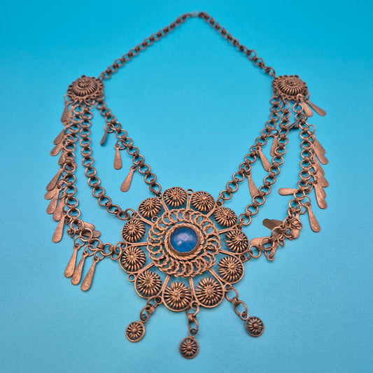 Antike orientalische Statement-Kette mit blauem Cabochon und Filigran-Elementen