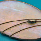 Vintage Glas Brosche Ovale Form mit Kupferdraht Applikation Irisierend