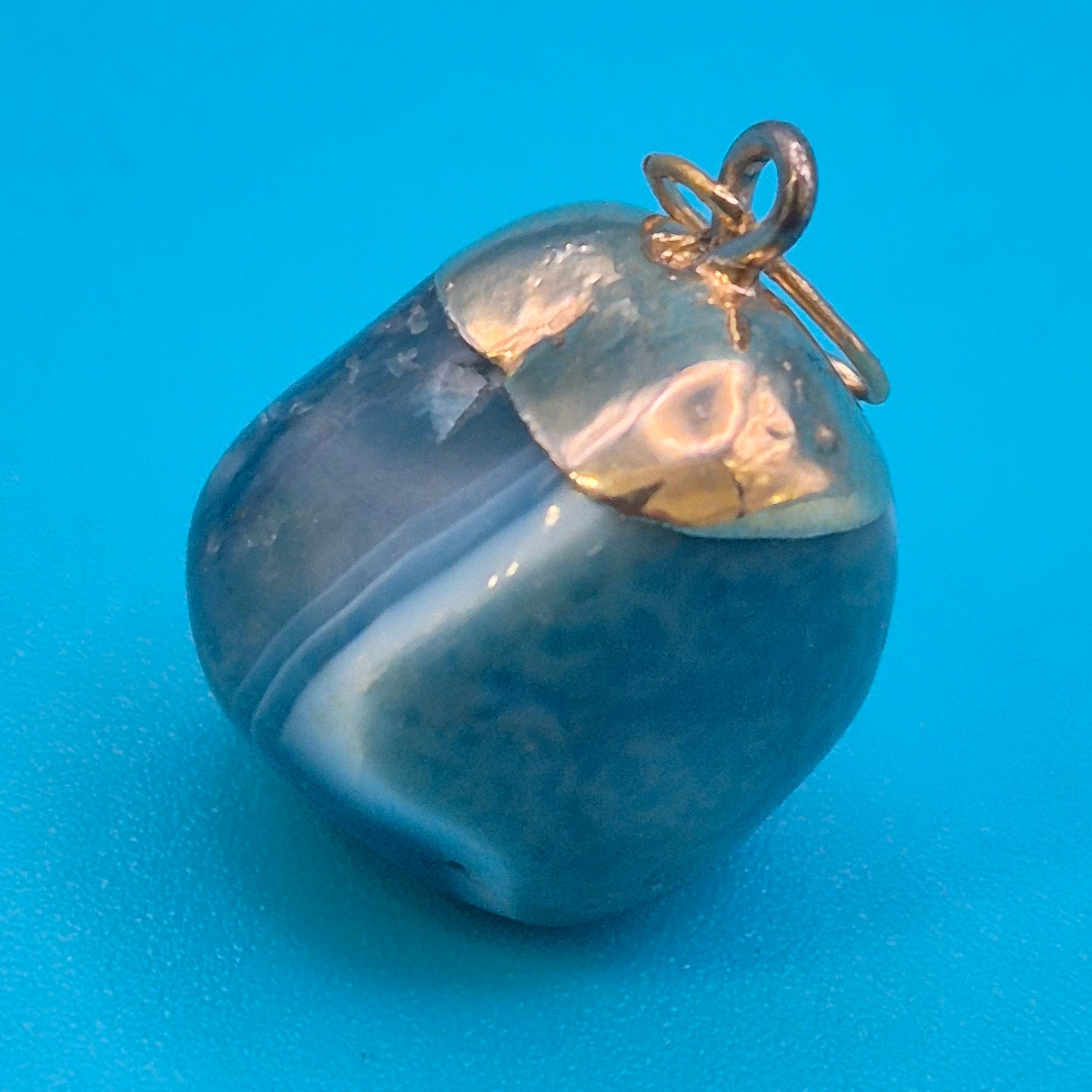 Vintage Achat Anhänger mit Gold-Element in Blau-Grau
