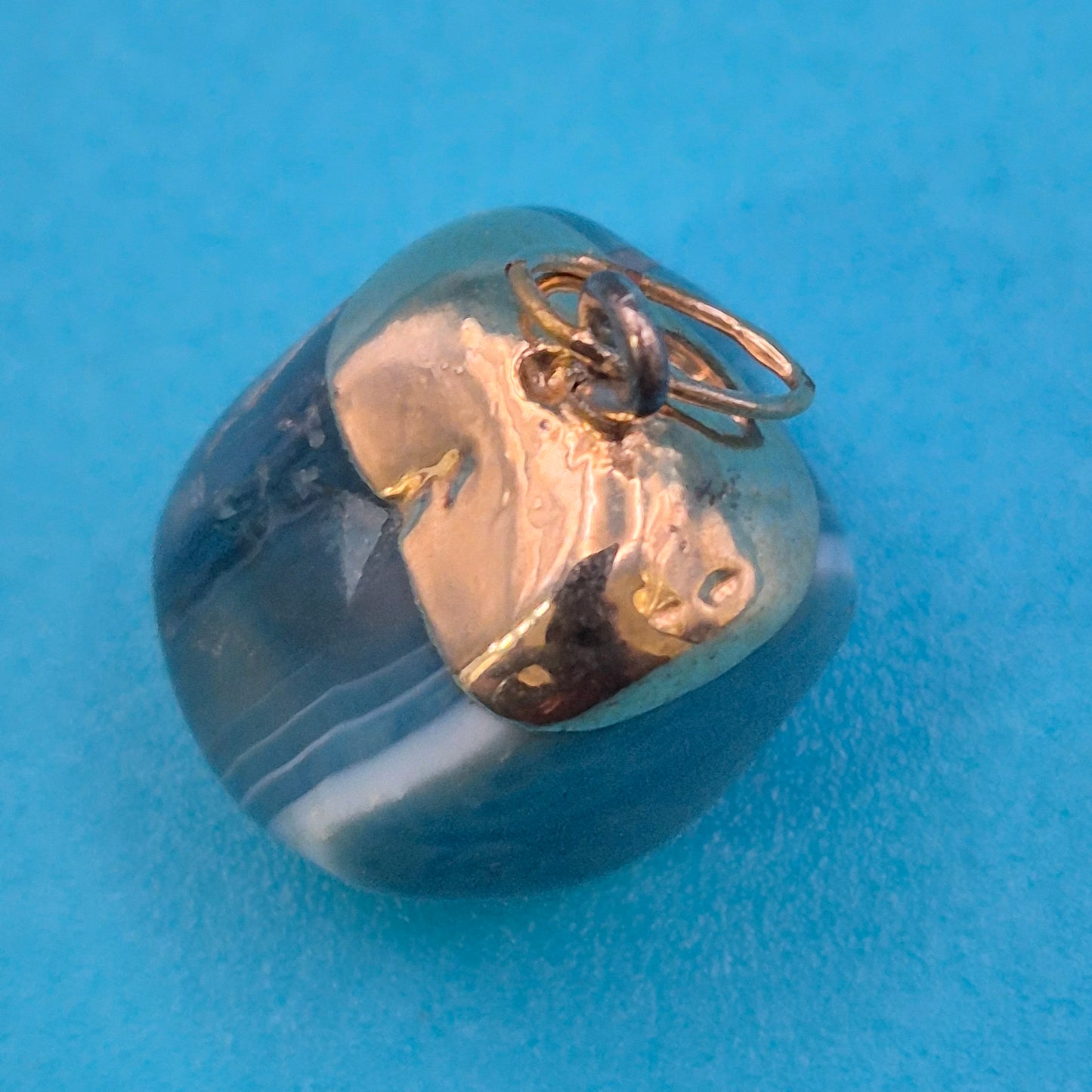 Vintage Achat Anhänger mit Gold-Element in Blau-Grau