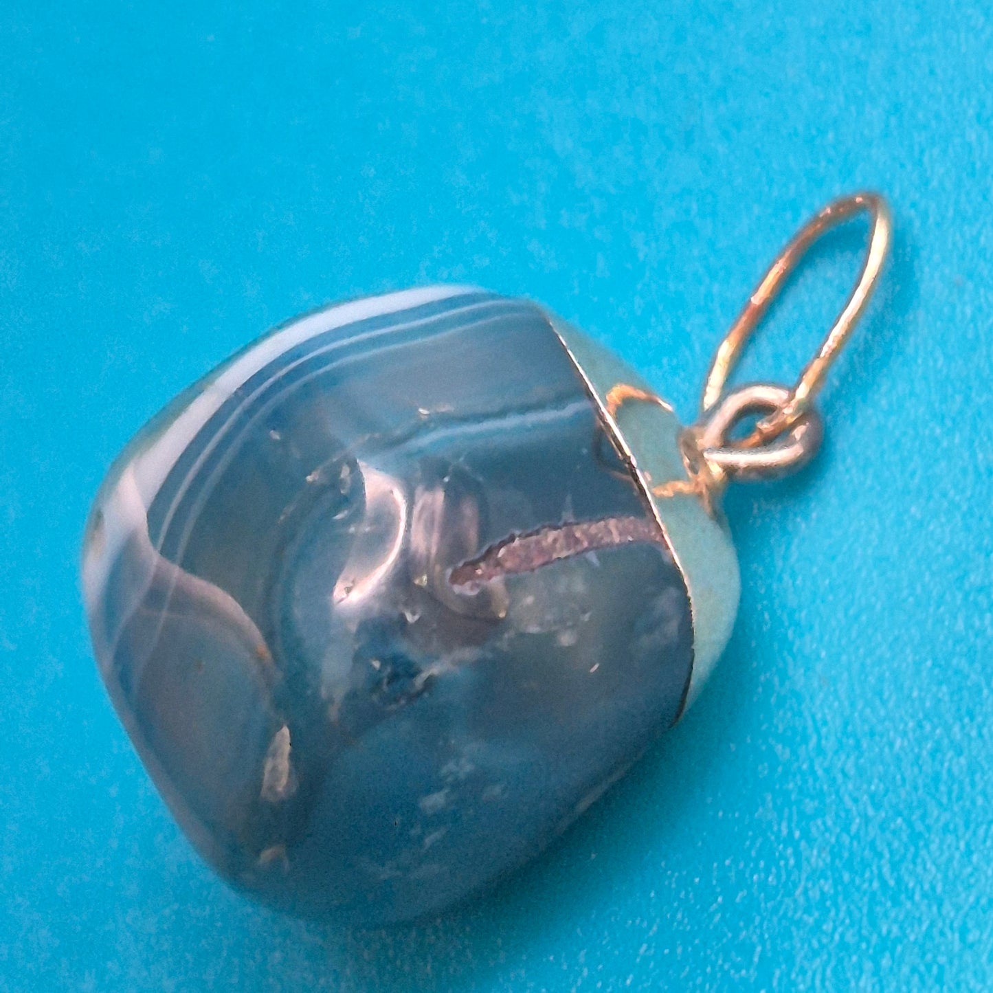 Vintage Achat Anhänger mit Gold-Element in Blau-Grau