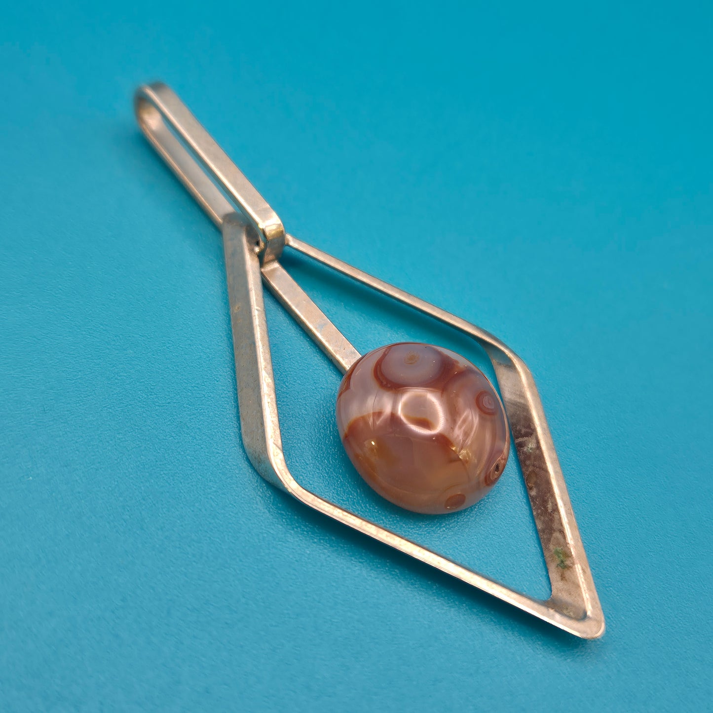 Vintage Anhänger geometrisch mit Achat Cabochon silberfarben