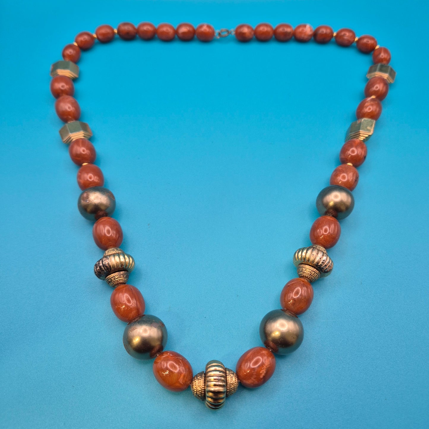Vintage Statement-Kette mit braunen Glanzperlen und goldenen Akzenten