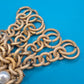 Elegante Vintage-Brosche in Goldoptik mit drei Perlen-Applikationen