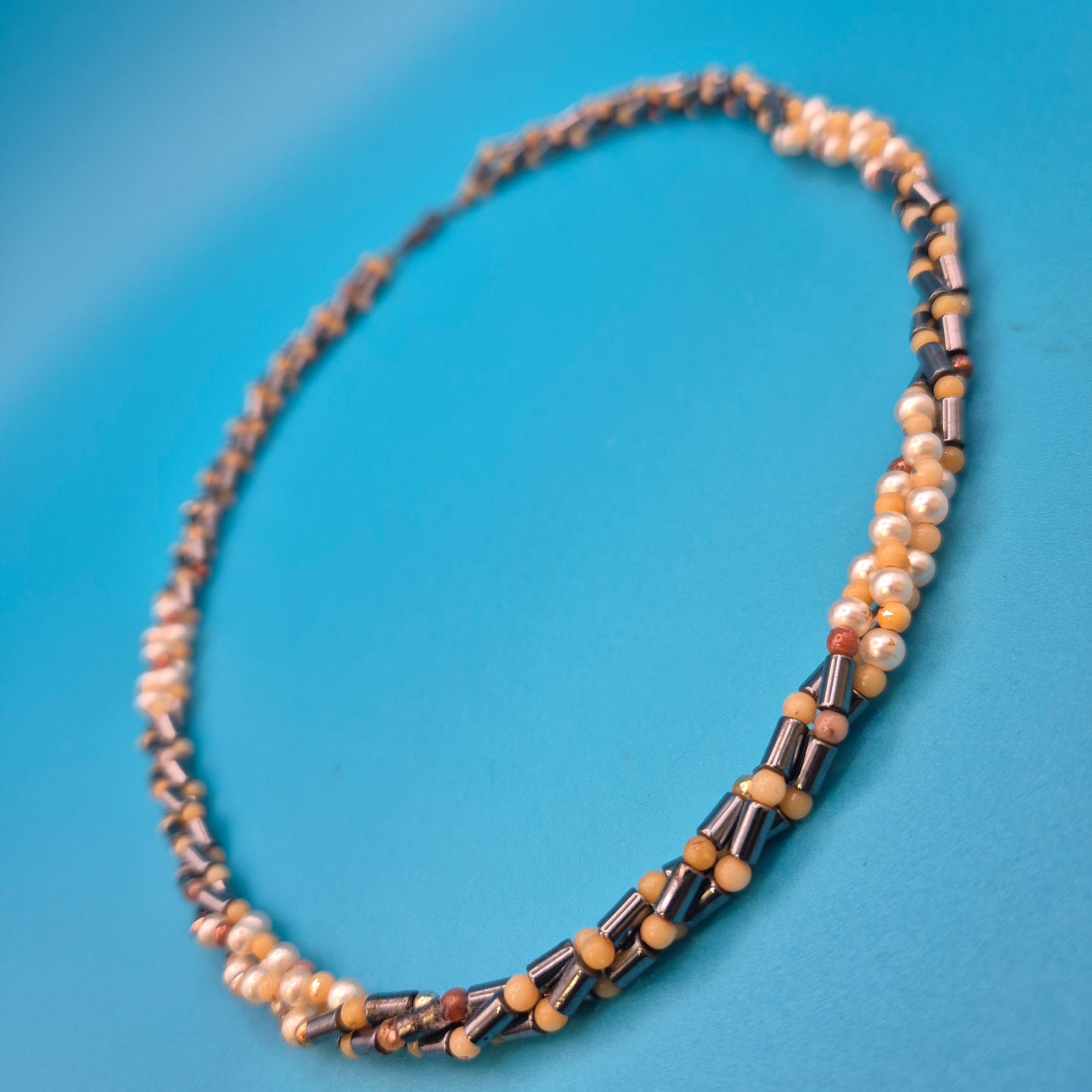 Vintage Perlenkette mit Hämatit-Elementen gedrehtes Design