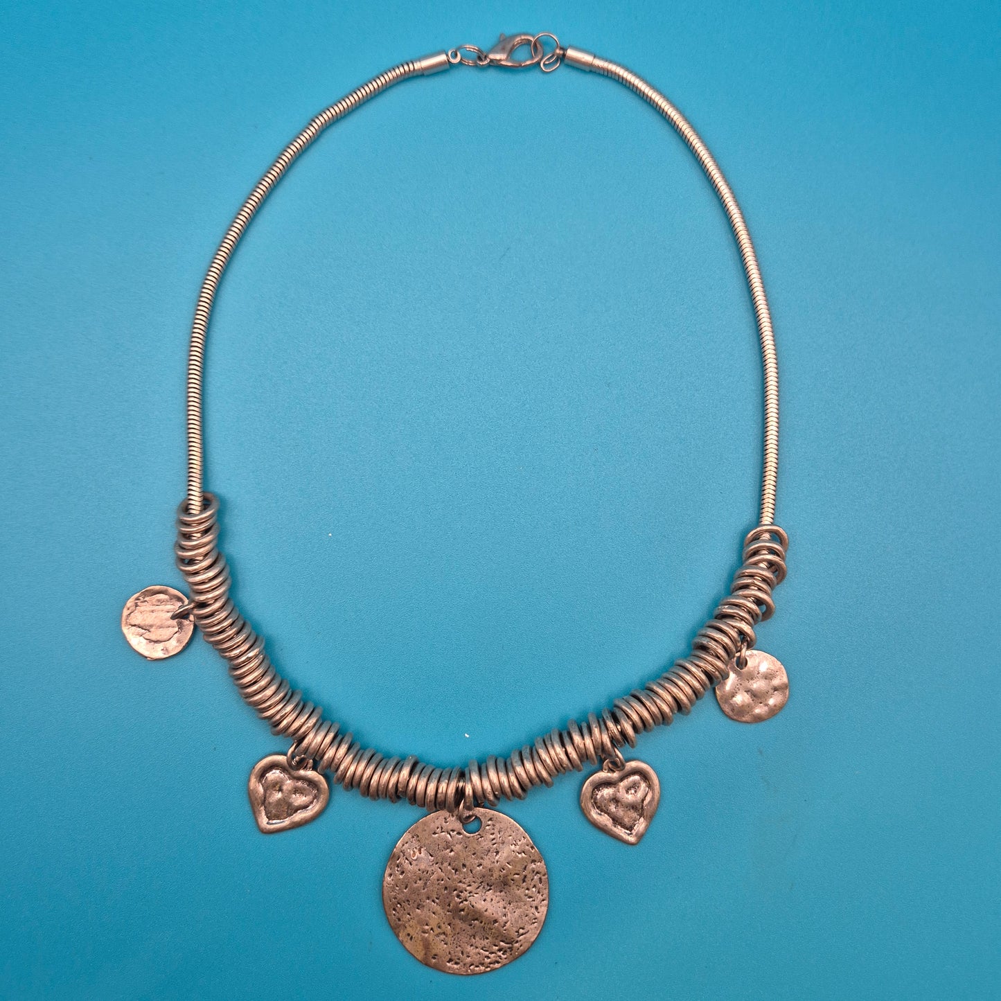 Vintage Statement Collier mit Hammerschlag-Anhängern und Gliederkette