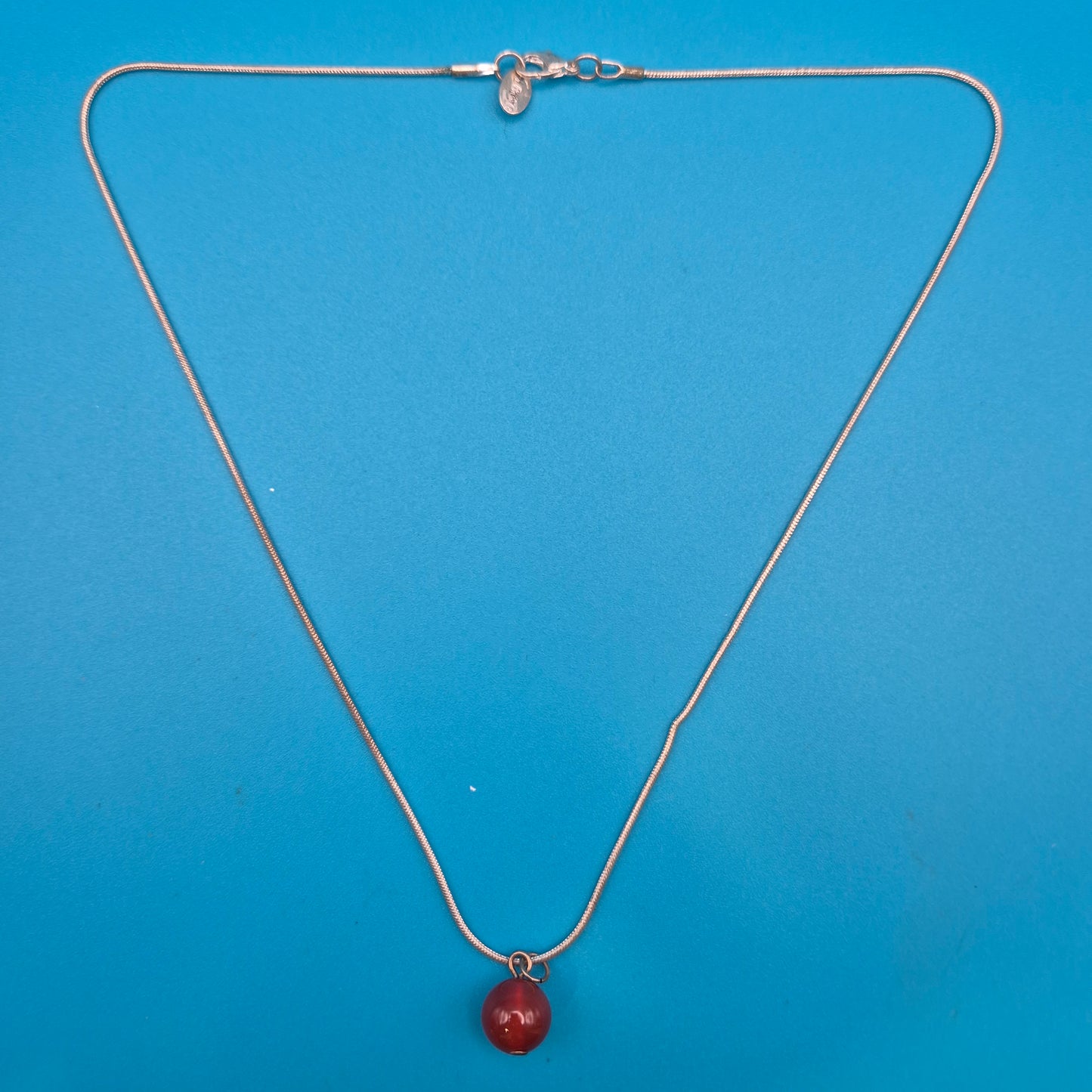 Vintage Silberkette mit roter Edelstein-Perle Anhänger