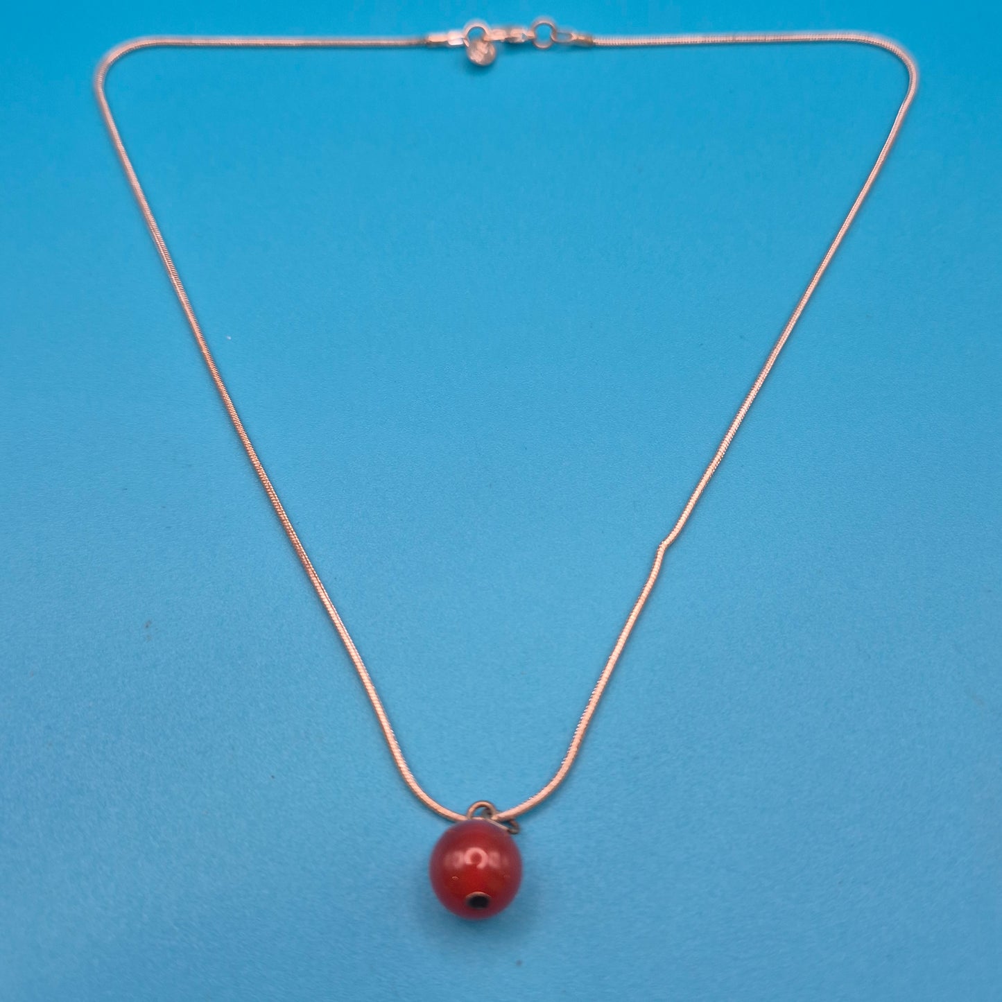 Vintage Silberkette mit roter Edelstein-Perle Anhänger