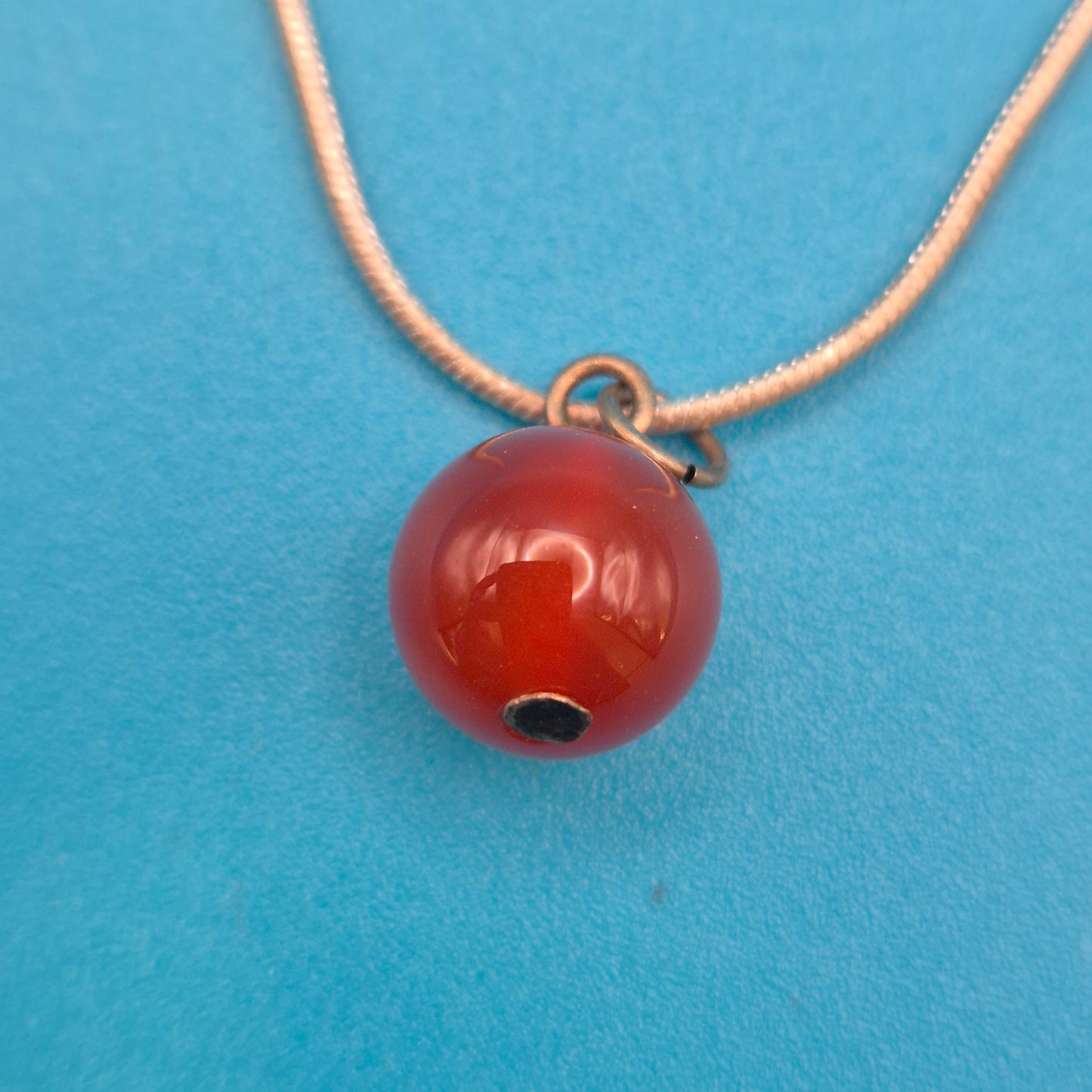 Vintage Silberkette mit roter Edelstein-Perle Anhänger