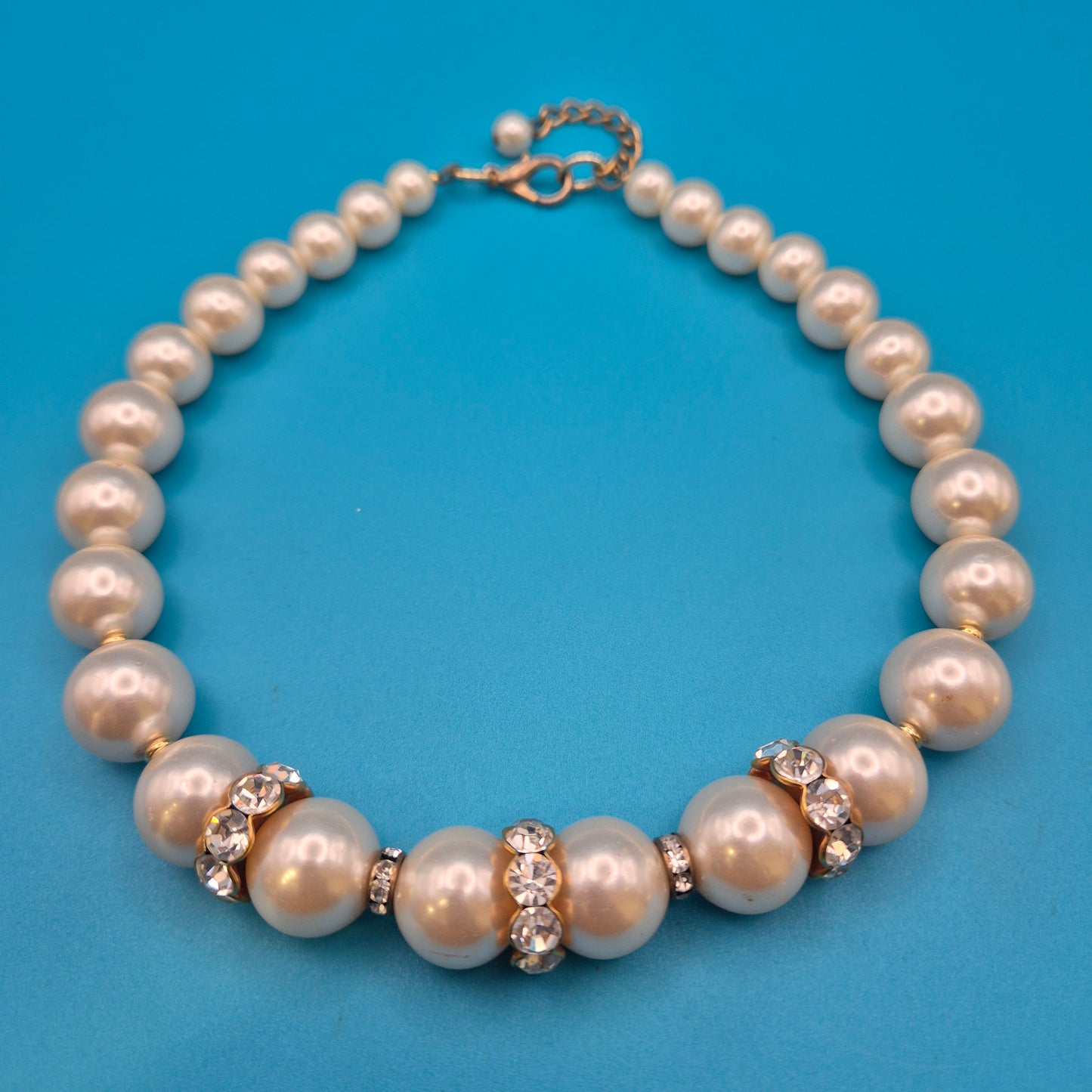 Elegantes Perlenarmband mit Strass-Elementen Vintage Gold-Optik