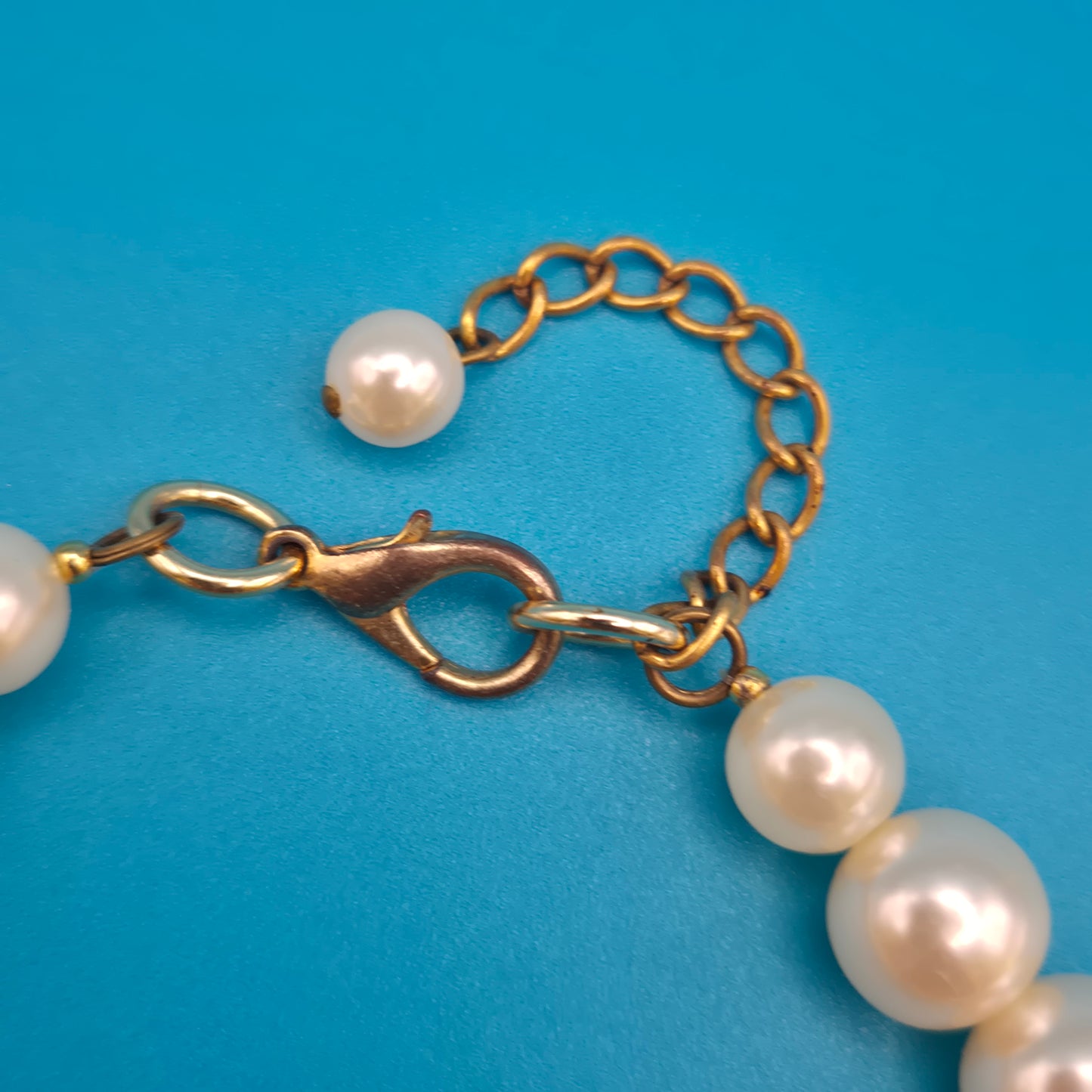 Elegantes Perlenarmband mit Strass-Elementen Vintage Gold-Optik