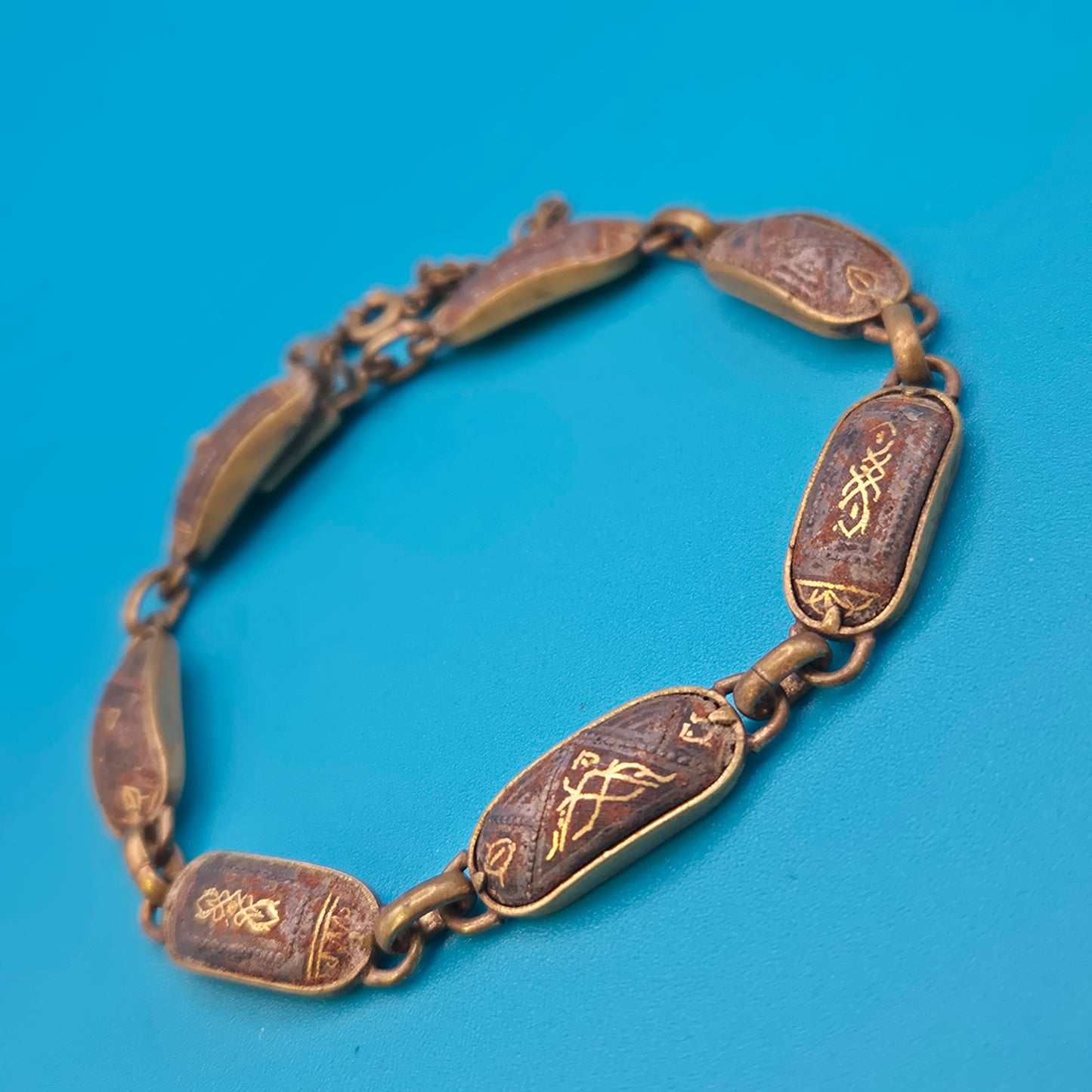 Vintage Armband mit gravierten Metallgliedern und goldenen Ornamenten