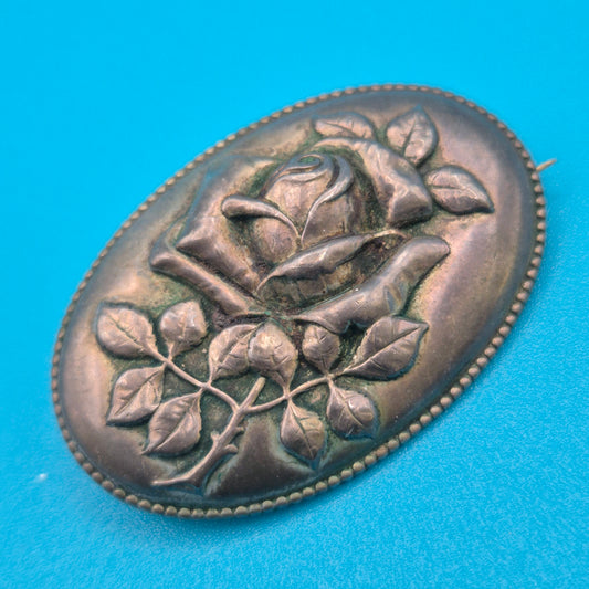 Antike ovale Silber-Brosche mit Rosen-Relief