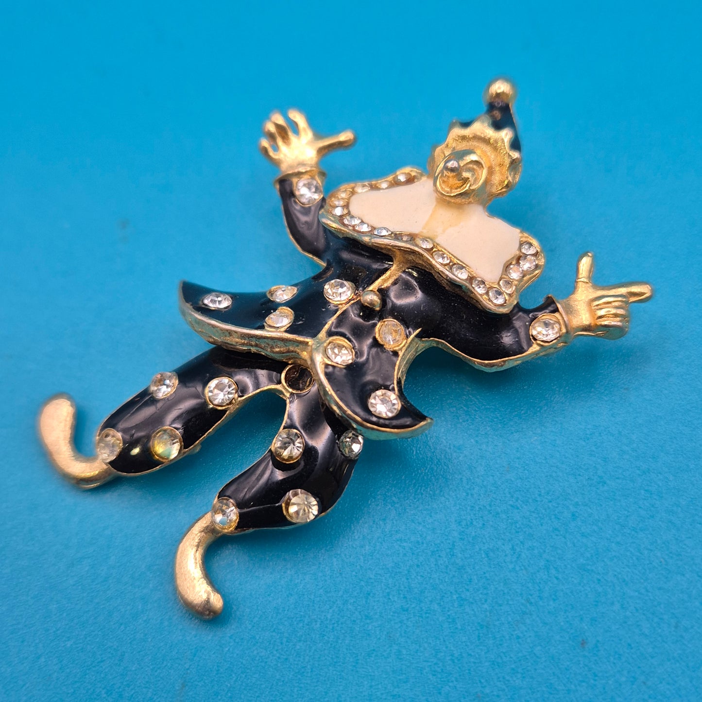 Vintage Clown-Brosche in Schwarz-Weiß mit Strass-Besatz und Gold-Finish