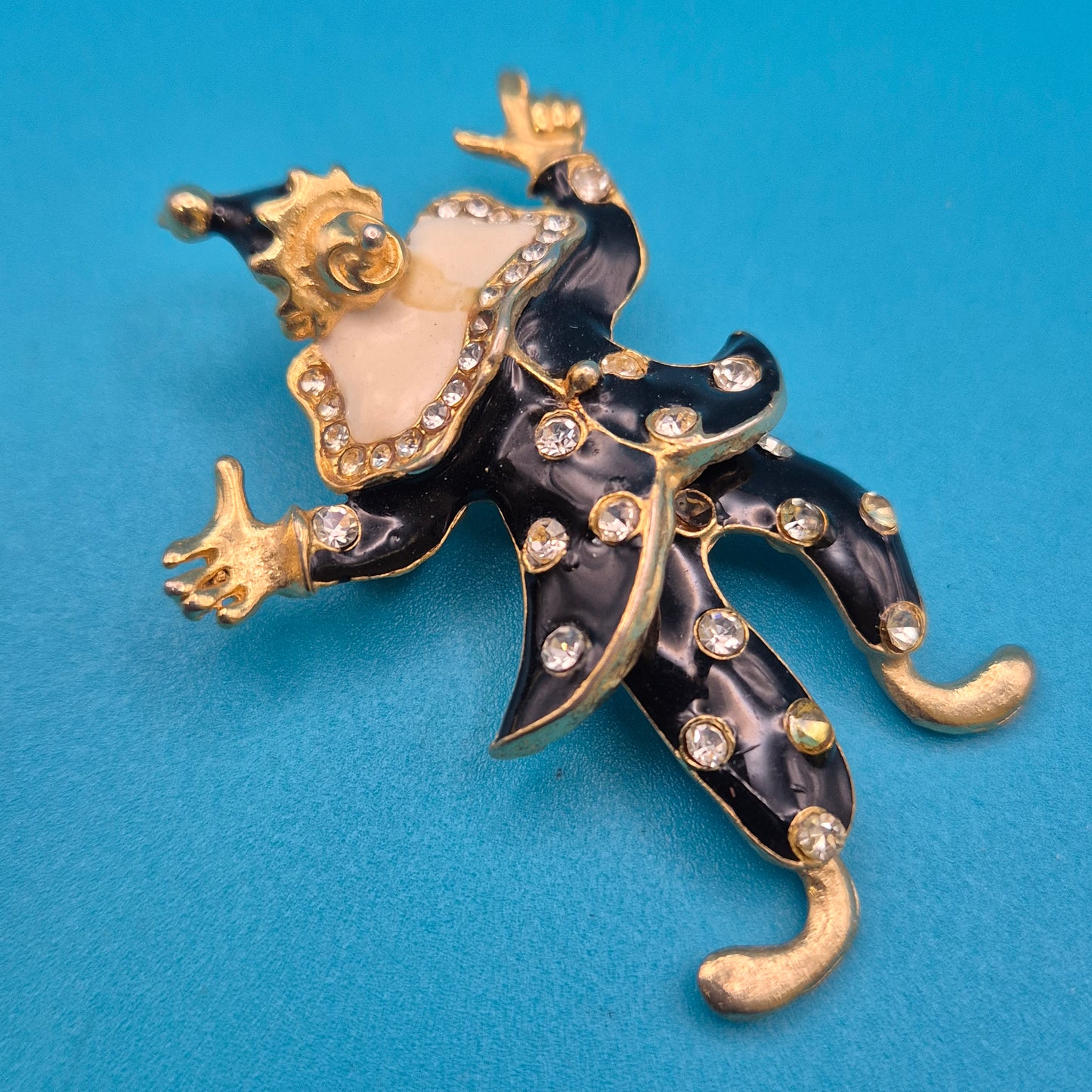 Vintage Clown-Brosche in Schwarz-Weiß mit Strass-Besatz und Gold-Finish