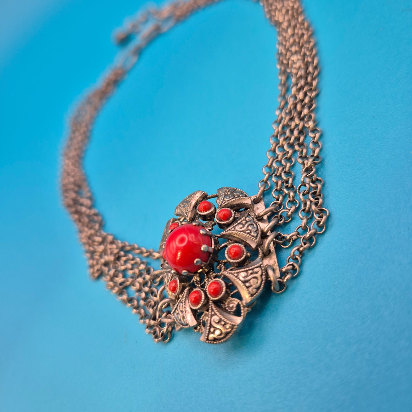 Vintage Mehrreihige Kette mit rotem Schmuckstein-Besatz und filigranem Dekor