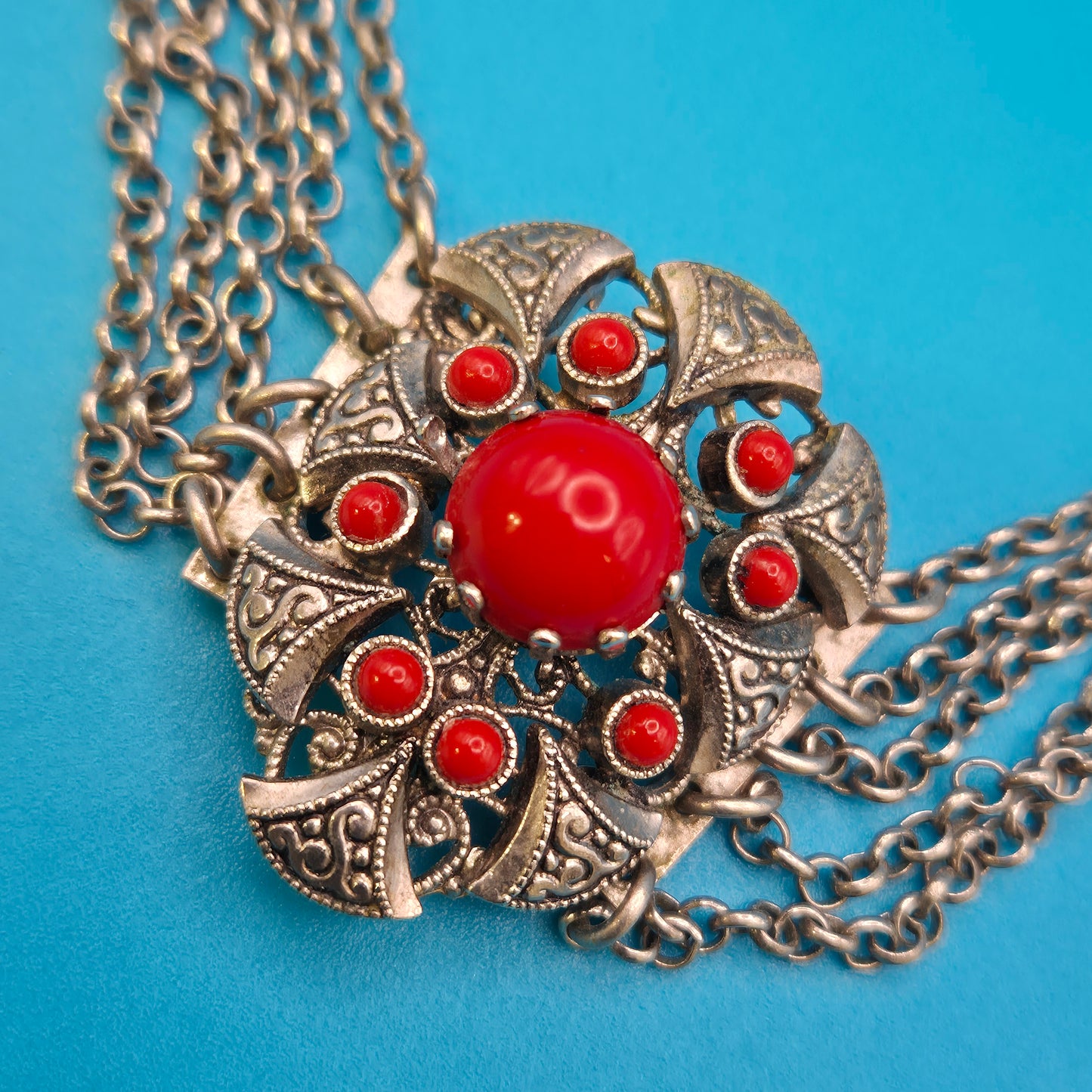 Vintage Mehrreihige Kette mit rotem Schmuckstein-Besatz und filigranem Dekor