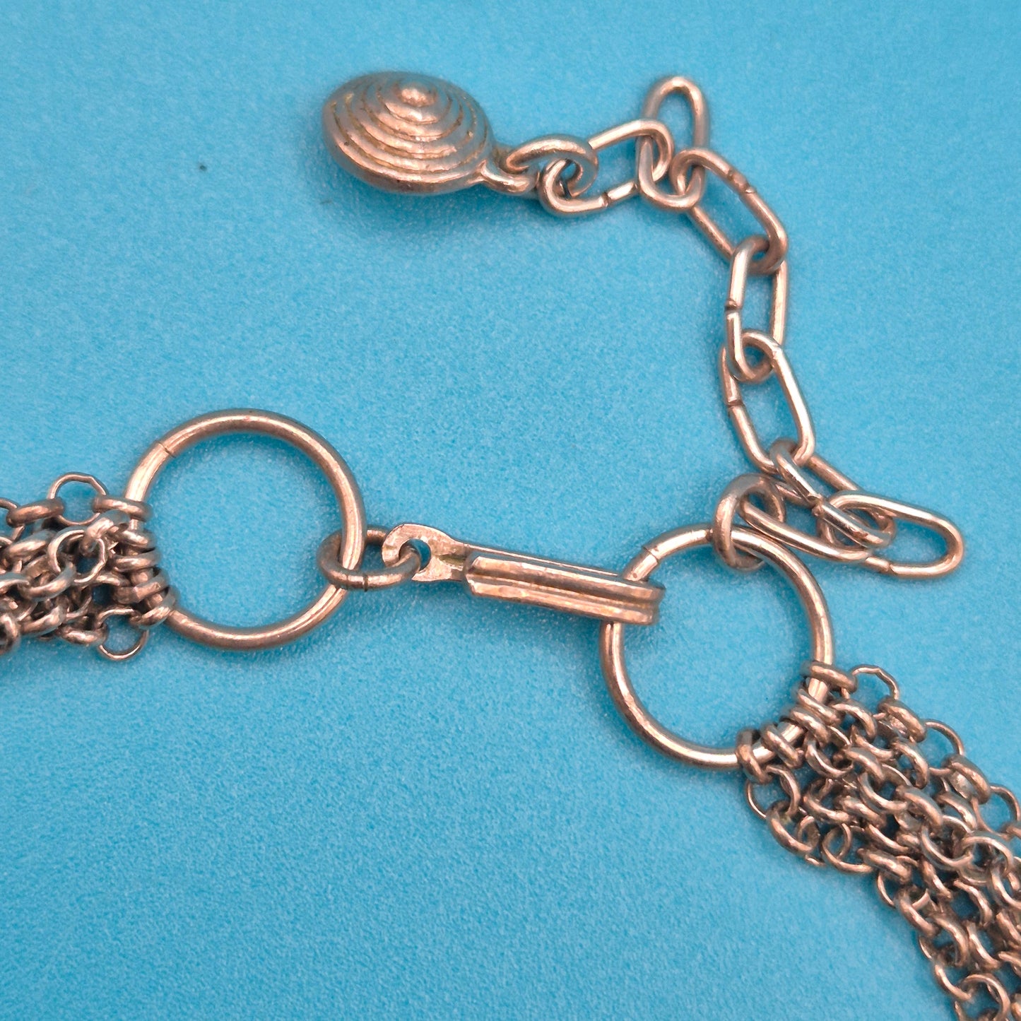 Vintage Mehrreihige Kette mit rotem Schmuckstein-Besatz und filigranem Dekor