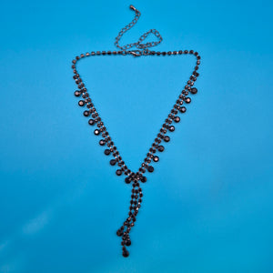 Elegante Vintage Collier Kette mit schwarzen Strasssteinen und Y-Design